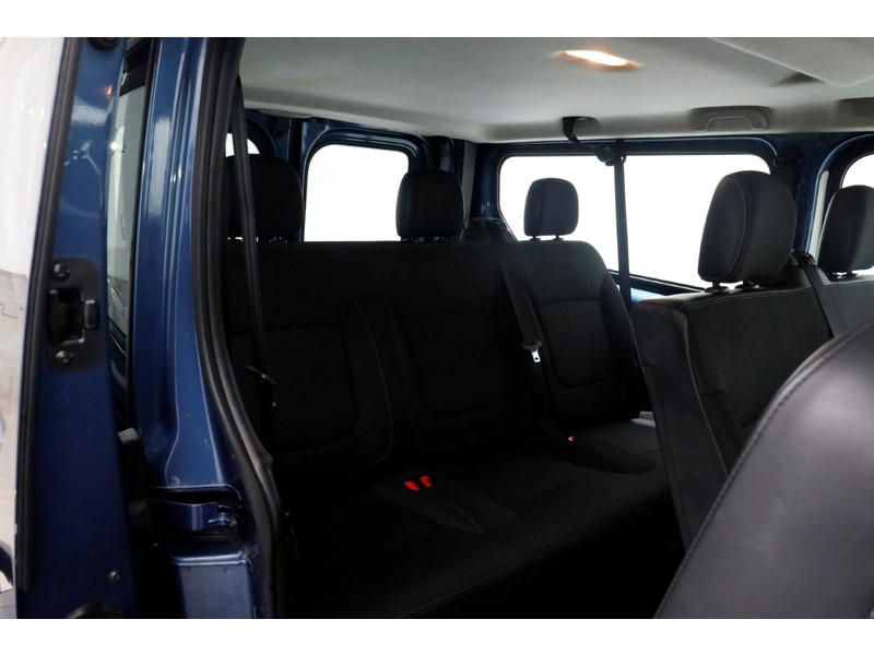 49927425-renault-trafic-7