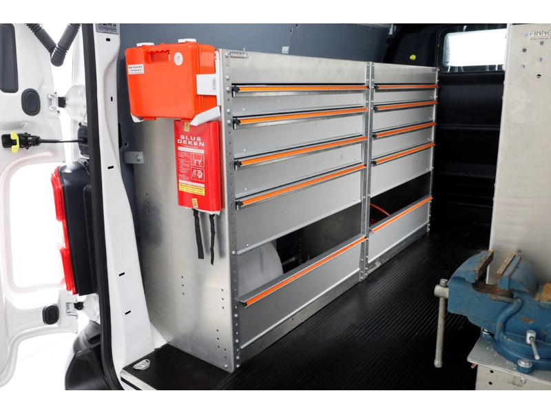 49949810-peugeot-e-expert-6