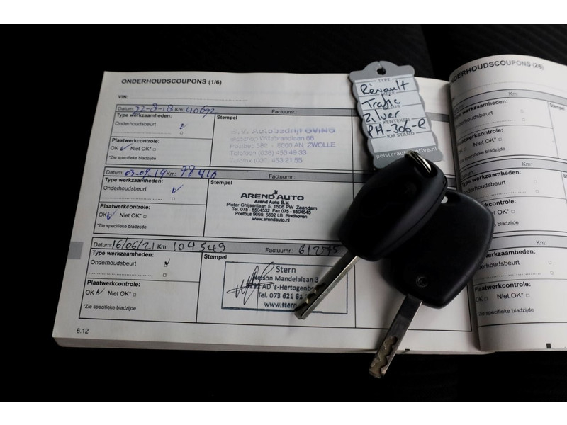 49964551-renault-trafic-9