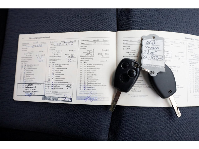 50134352-opel-vivaro-9