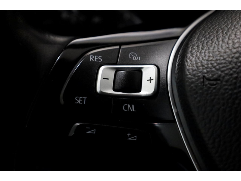 50257610-volkswagen-transporter-18