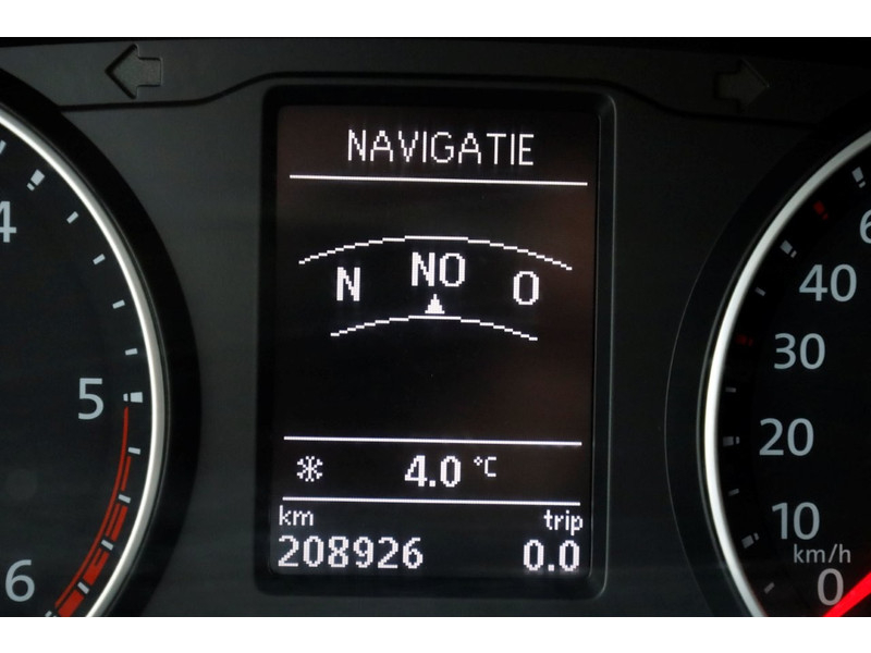 50257610-volkswagen-transporter-19