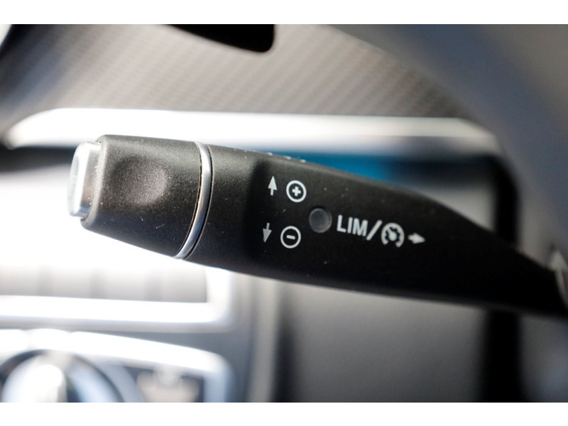 50259602-mercedes-benz-v-klasse-33