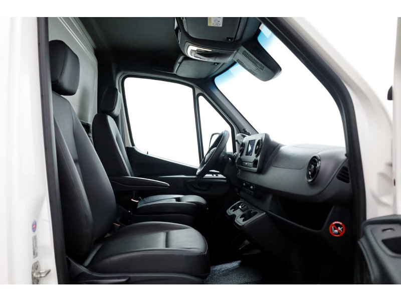 50295452-mercedes-benz--5