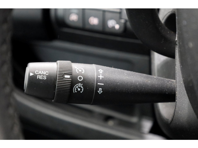 50317634-peugeot-boxer-16