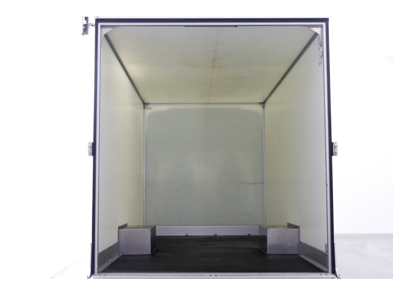 50317634-peugeot-boxer-6