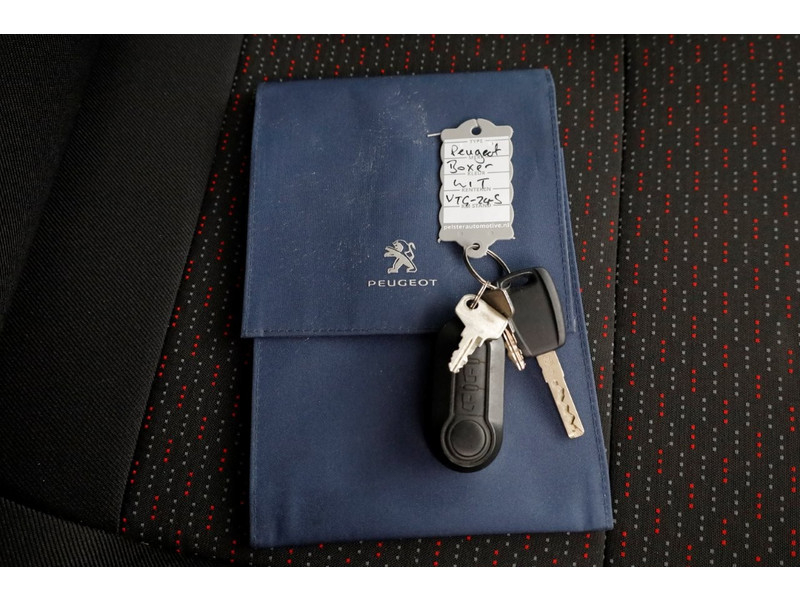 50317634-peugeot-boxer-7