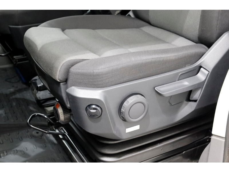 50750956-volkswagen-crafter-18