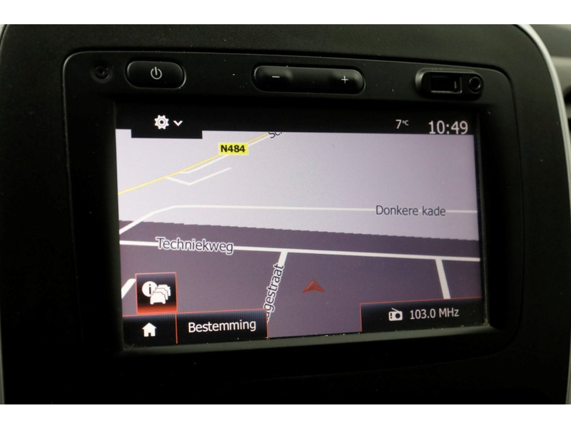 50756775-renault-trafic-14