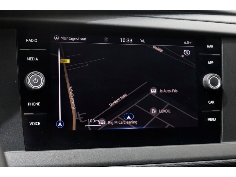 50757084-volkswagen-transporter-13