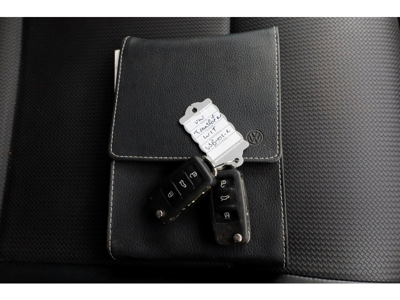 50770166-volkswagen-transporter-6