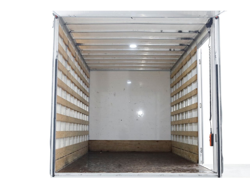 50770968-volkswagen-crafter-6