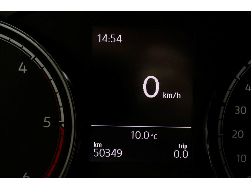 50795930-volkswagen-transporter-15