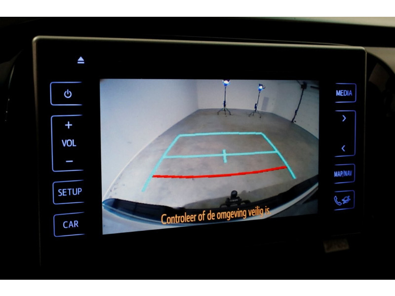 50861052-toyota-hilux-14