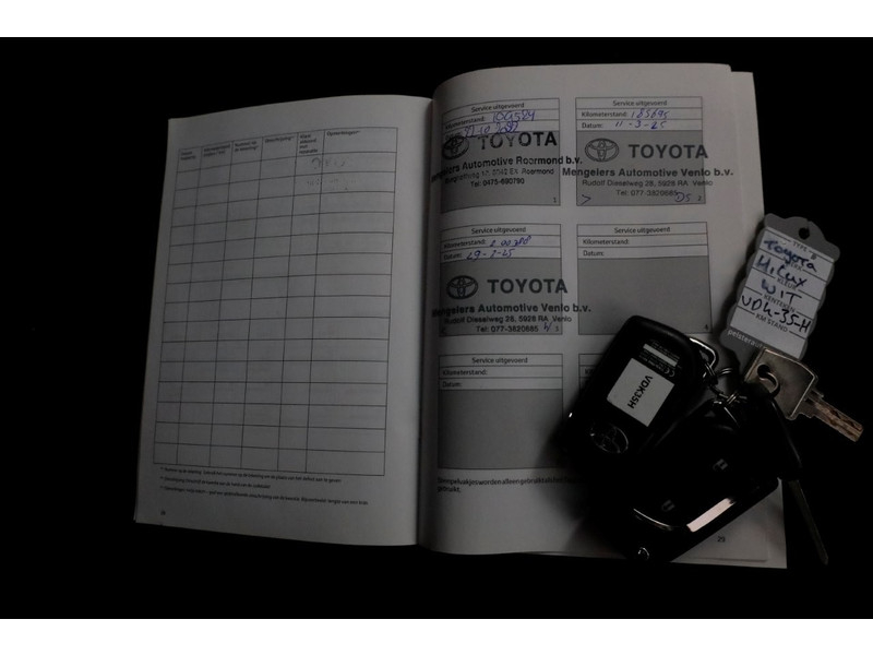 50861052-toyota-hilux-7