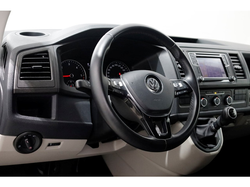 50902932-volkswagen-transporter-12