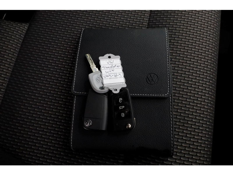 50966197-volkswagen-transporter-6