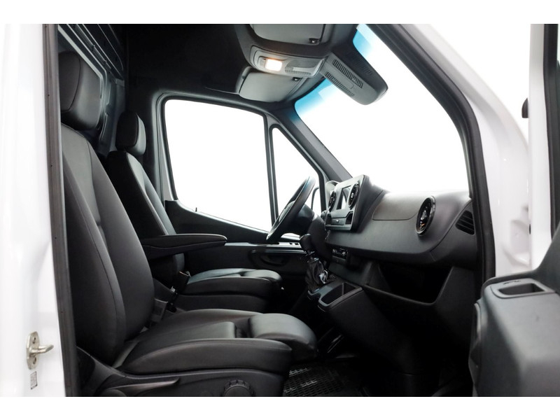 51052949-mercedes-benz-sprinter-3