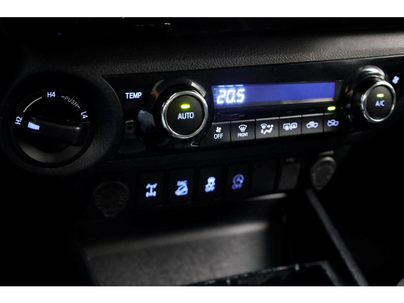 51074479-toyota-hilux-15