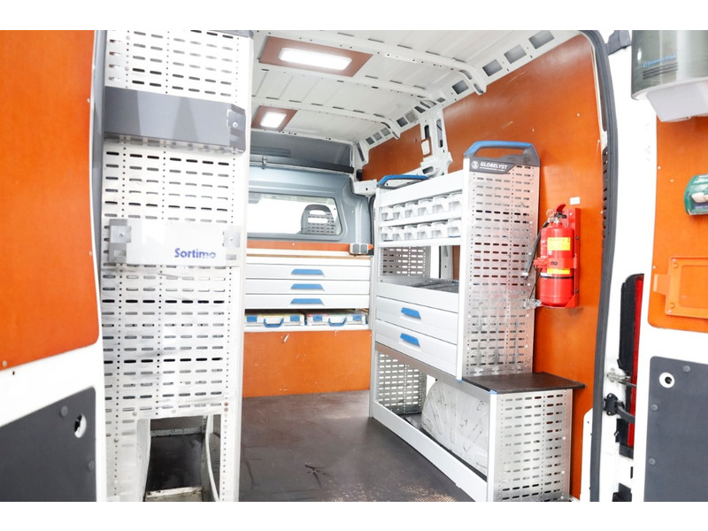 51078734-peugeot-boxer-13