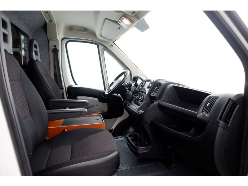 51078734-peugeot-boxer-3