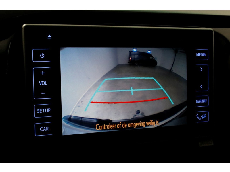 51134512-toyota-hilux-14