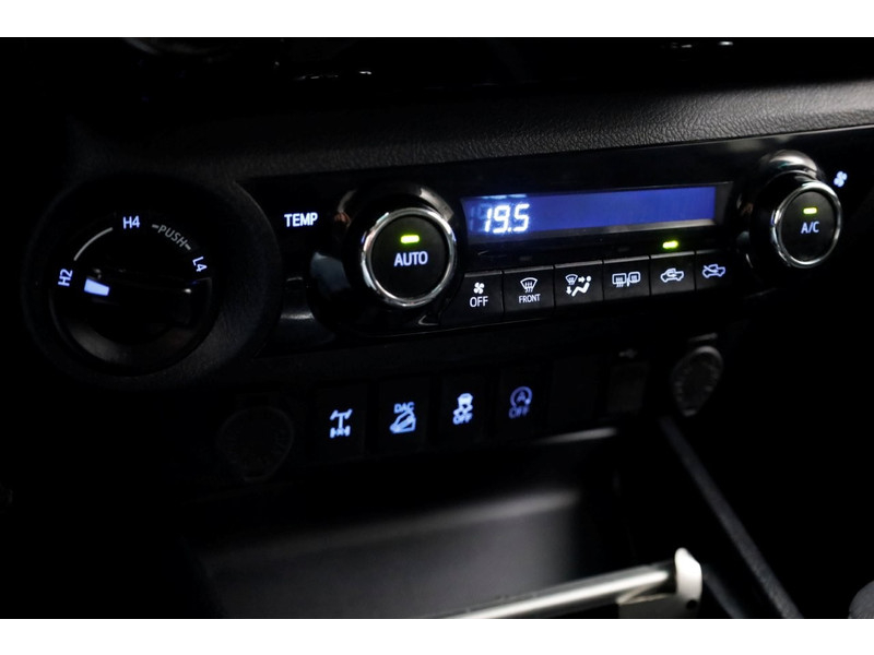 51134512-toyota-hilux-15