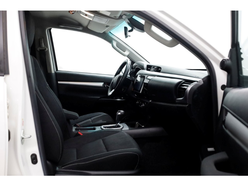 51134512-toyota-hilux-3