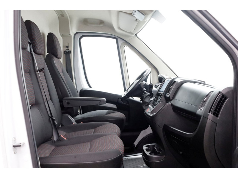 51172397-citroen-jumper-3