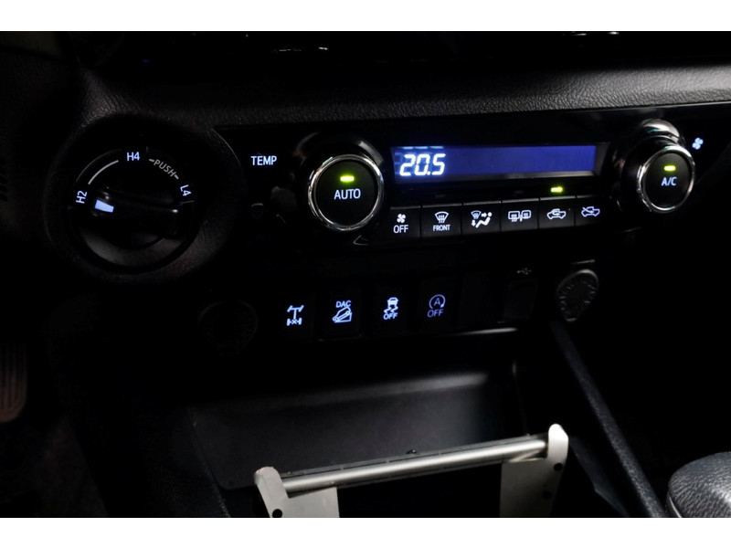 51227366-toyota-hilux-16