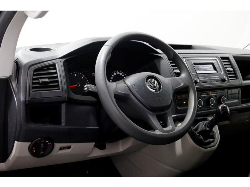 51227517-volkswagen-transporter-14