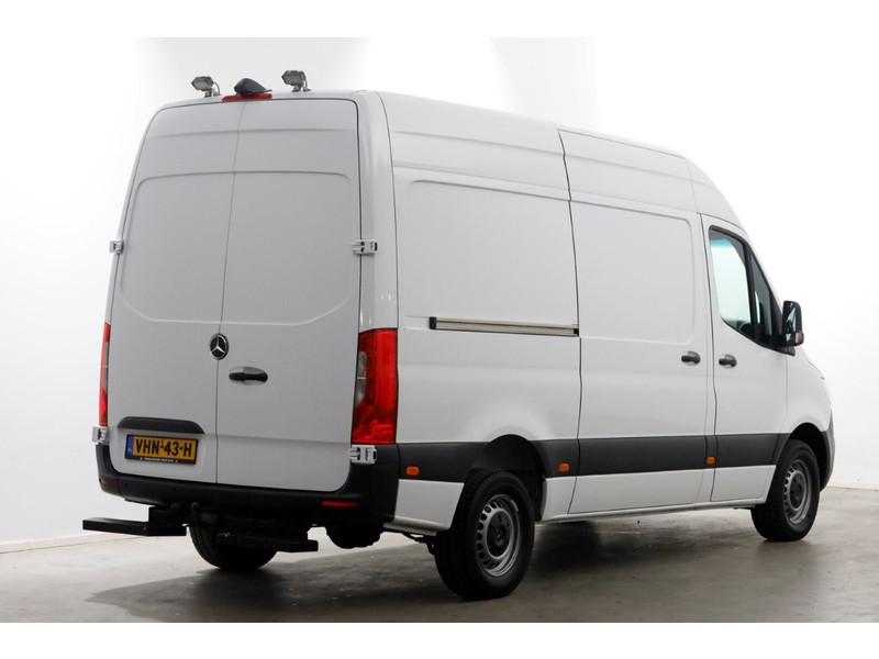 51247049-mercedes-benz-sprinter-2