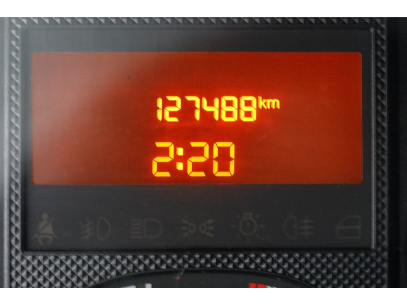 51251458-peugeot-boxer-16