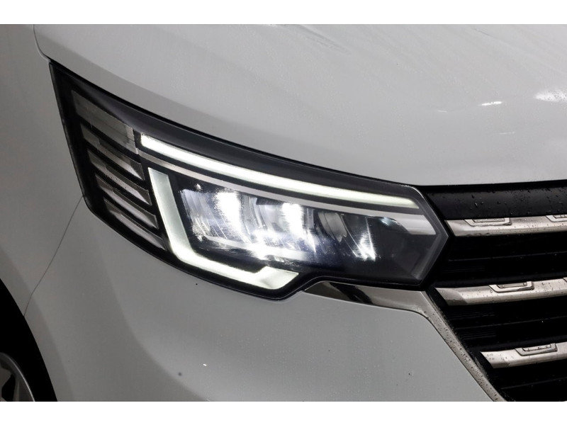 51280936-renault-trafic-12