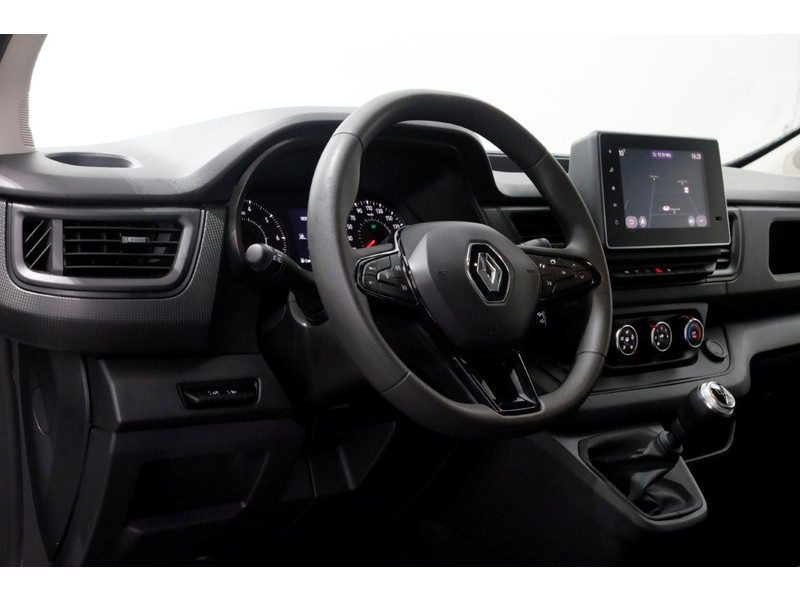 51280936-renault-trafic-16