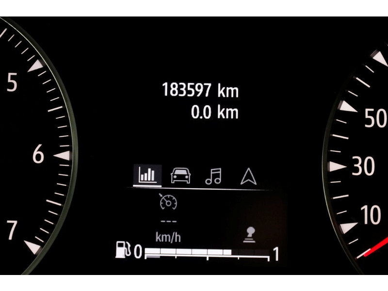 51280936-renault-trafic-19