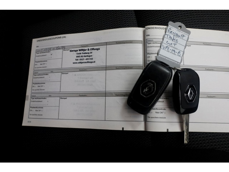 51280936-renault-trafic-6