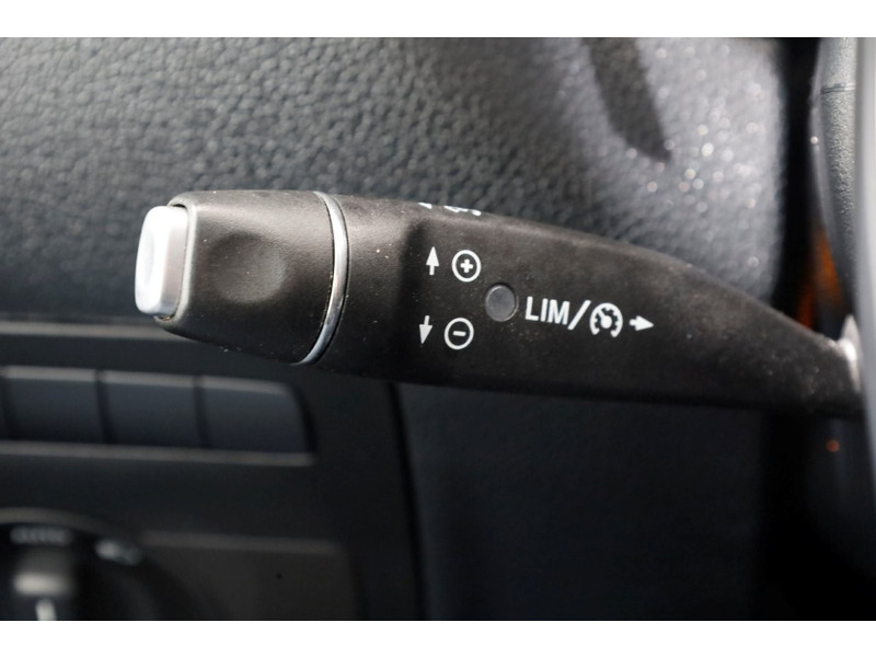 51281142-mercedes-benz-vito-20