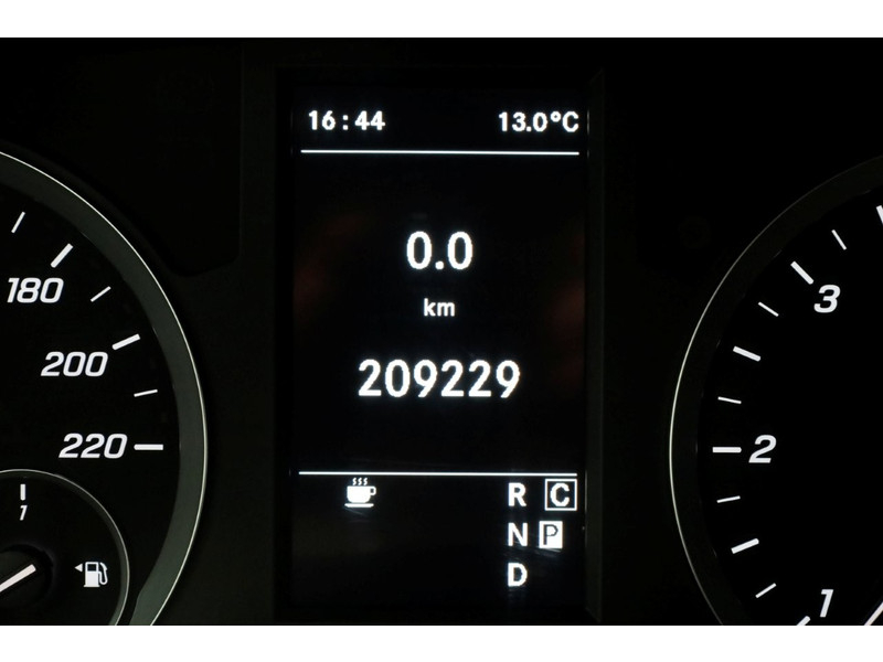 51281142-mercedes-benz-vito-21