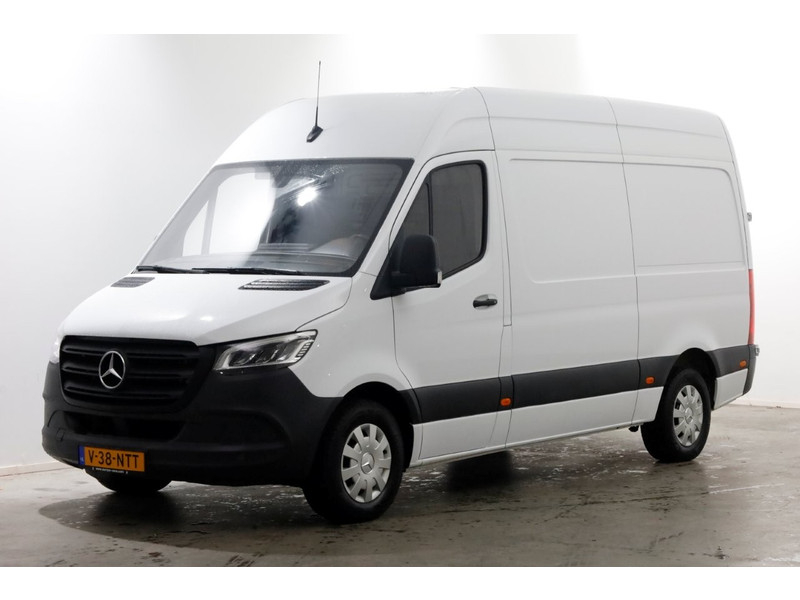 51310853-mercedes-benz-sprinter-8