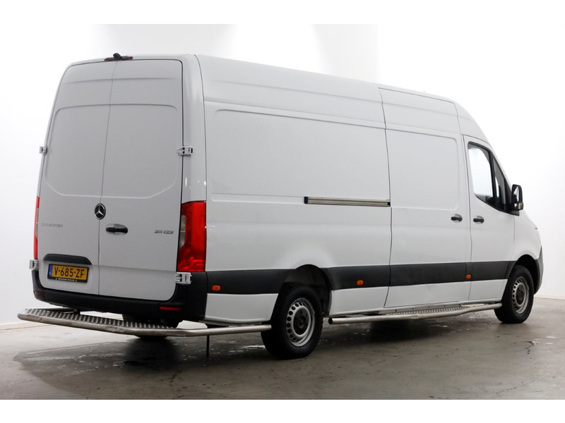 51323966-mercedes-benz-sprinter-11