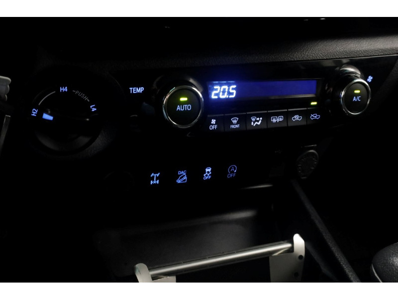 51406173-toyota-hilux-14