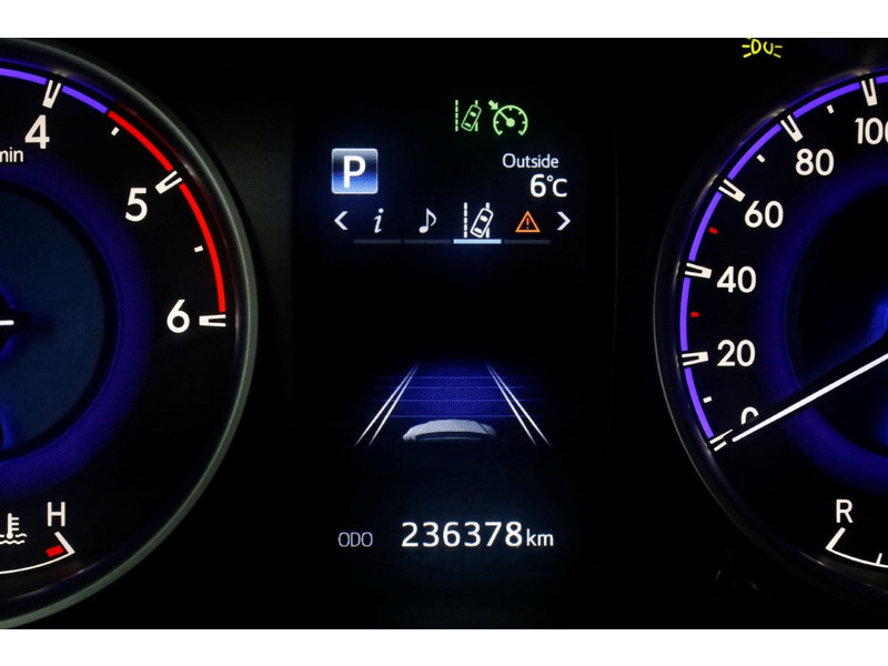 51406173-toyota-hilux-16