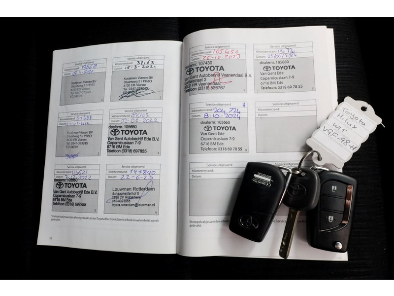 51406173-toyota-hilux-7