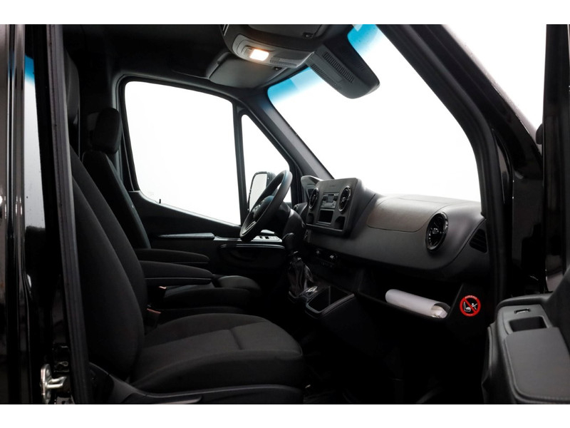 51406487-mercedes-benz--6