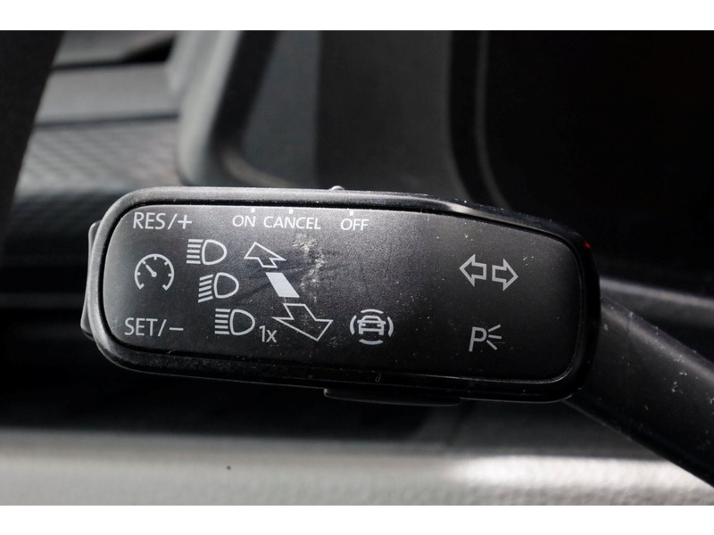 51412275-volkswagen-transporter-19