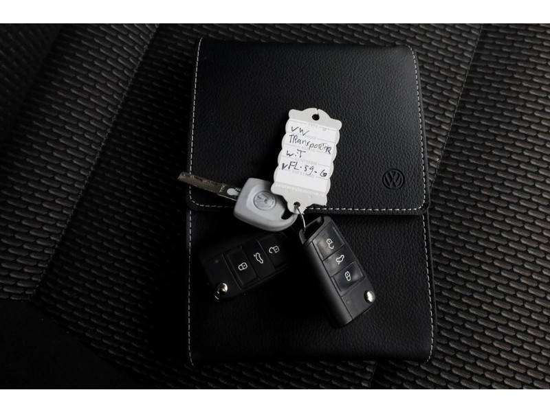 51412275-volkswagen-transporter-6