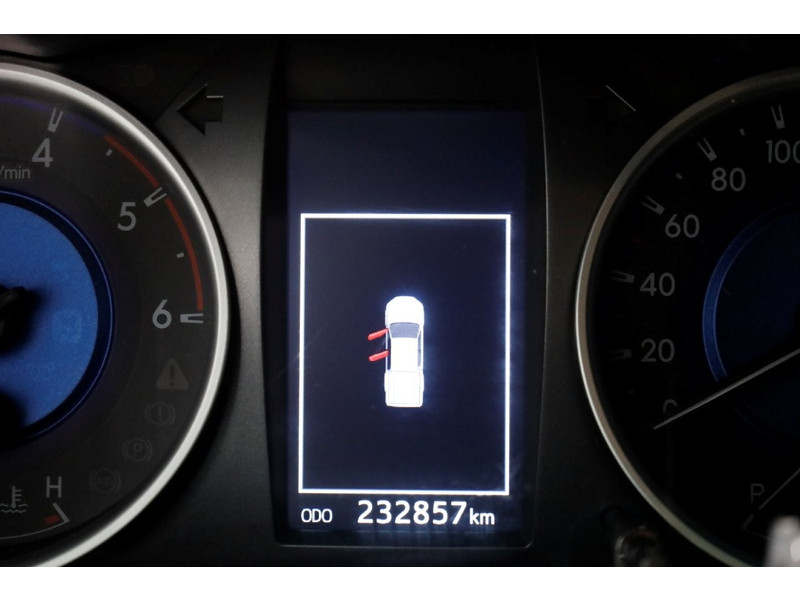 51593107-toyota-hilux-17