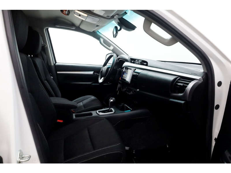 51593107-toyota-hilux-3