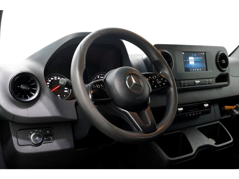 51645271-mercedes-benz-sprinter-14